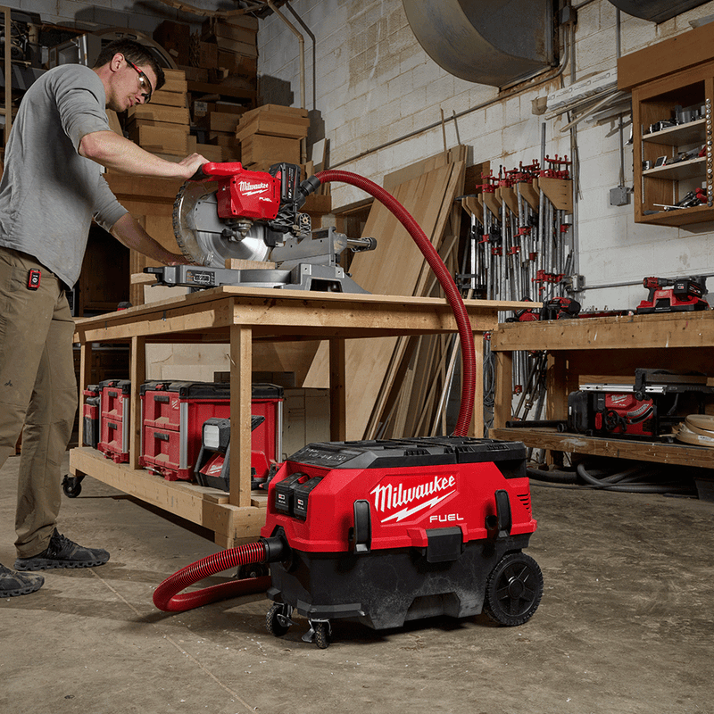 Milwaukee M18 FUEL PACKOUT Dual Battery AC/DC M-Class Dust Extractor