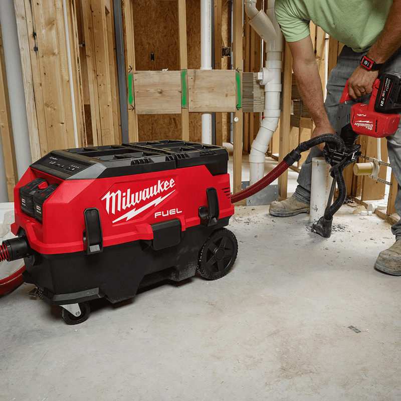 Milwaukee M18 FUEL PACKOUT Dual Battery AC/DC M-Class Dust Extractor