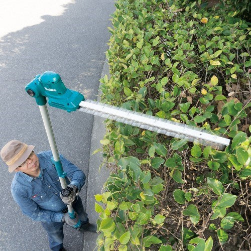 Makita 18V 460mm Pole Hedge Trimmer Kit - Includes 1 x 3.0Ah Battery & Charger - Toolup Australia
