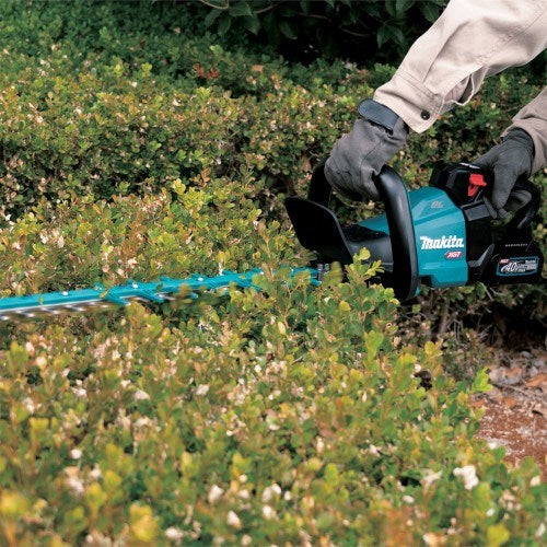 Makita 40V Max BRUSHLESS 750mm Hedge Trimmer Kit, Max branch dia. 25mm - Includes 4.0Ah Battery & Single Port Rapid Charger UH009GM101